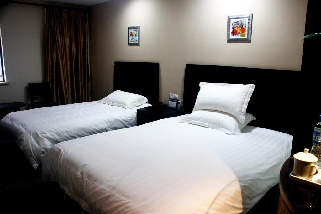 Jitai Hotel - People'S Square Branch Sanghaj Szoba fotó